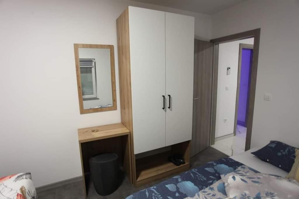 Apartmani Venecia Prozor Экстерьер фото