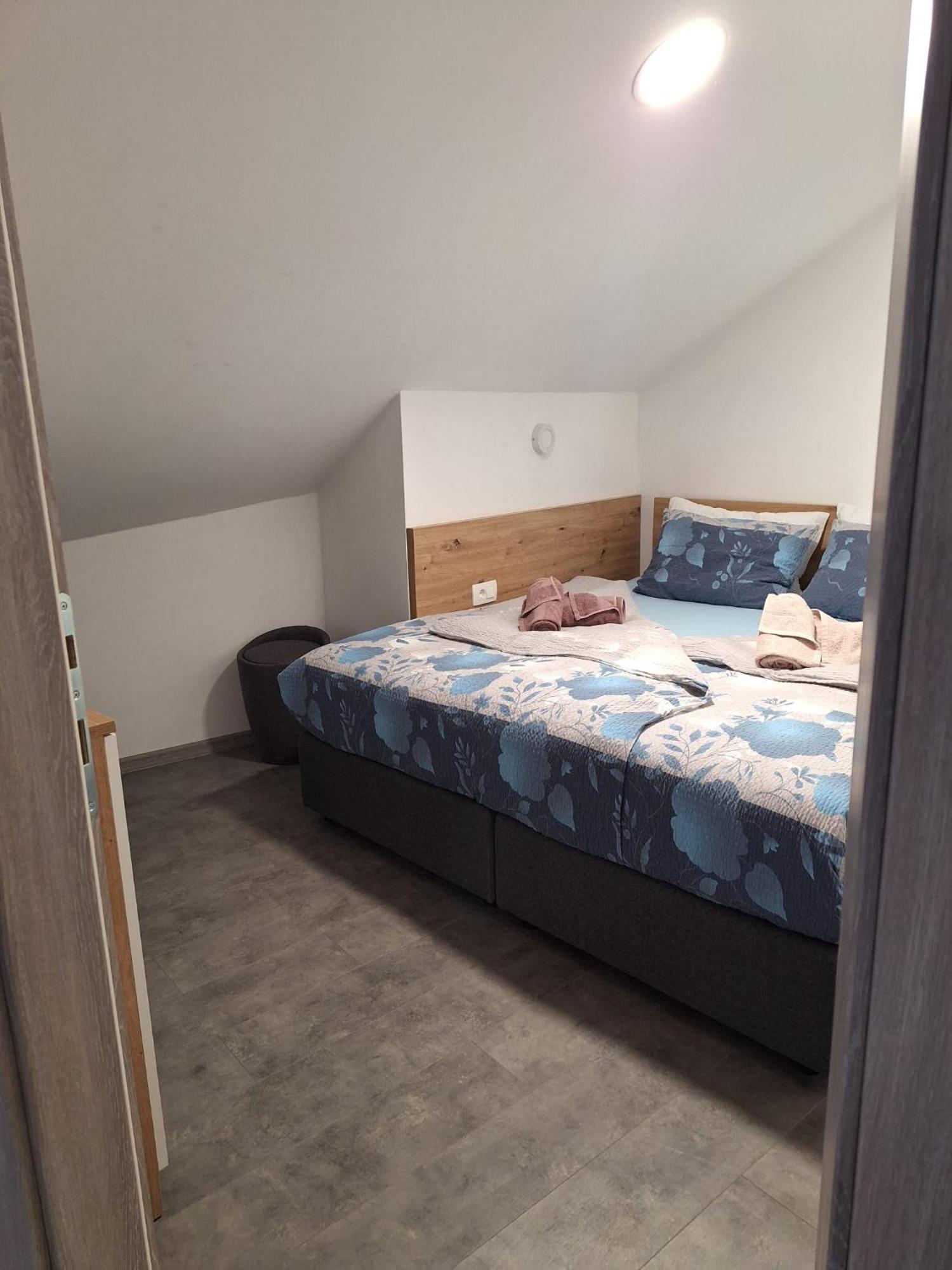 Apartmani Venecia Prozor Экстерьер фото